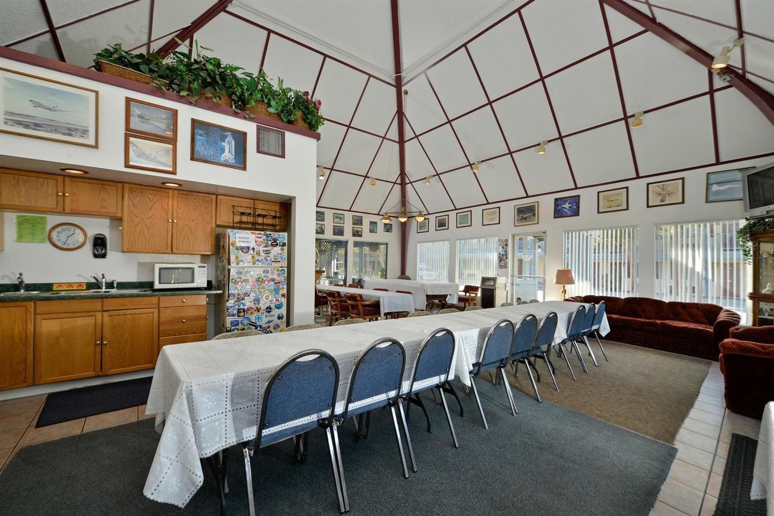 Americas Best Value Inn & Suites - Lancaster Extérieur photo