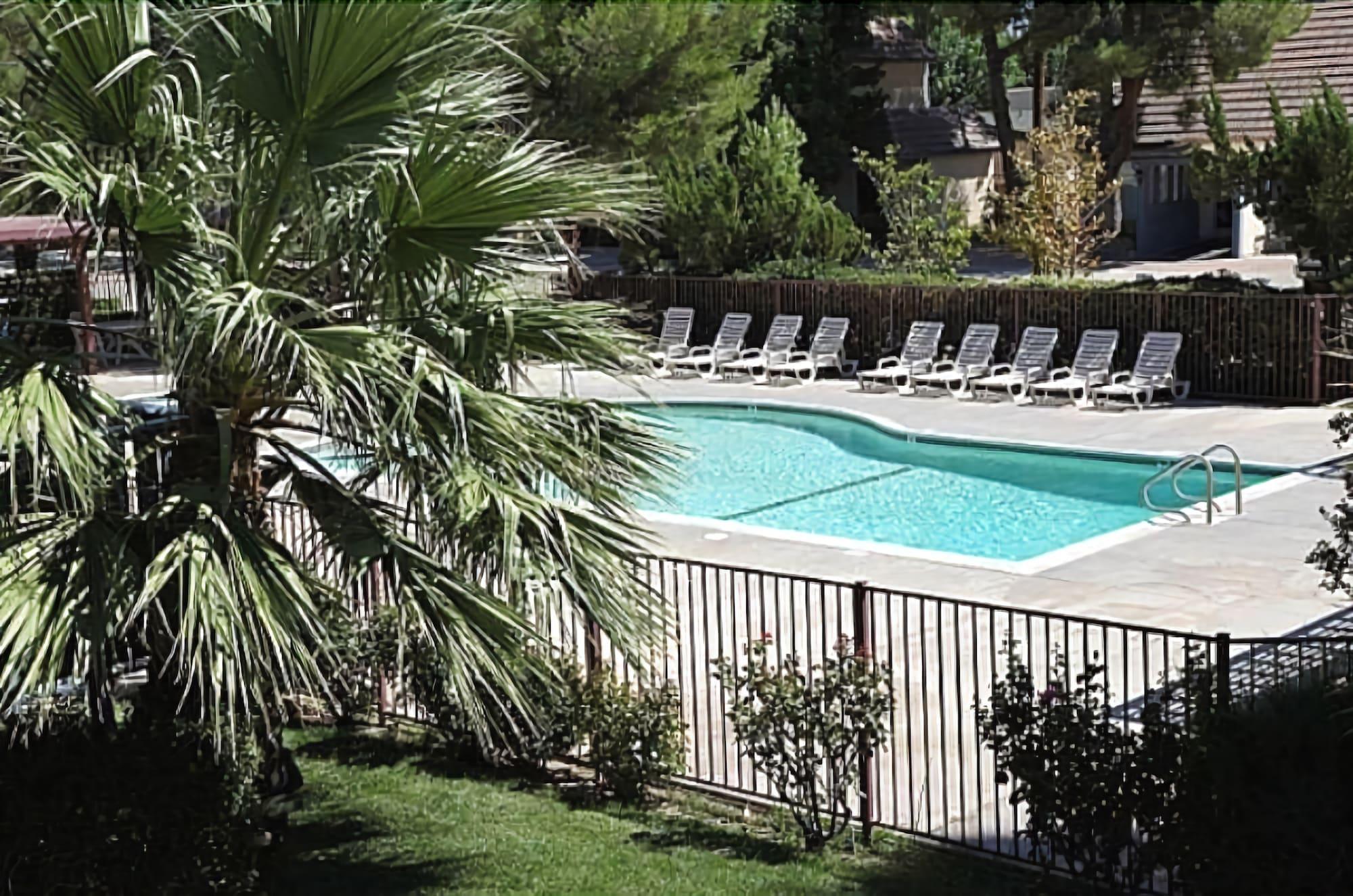 Americas Best Value Inn & Suites - Lancaster Extérieur photo