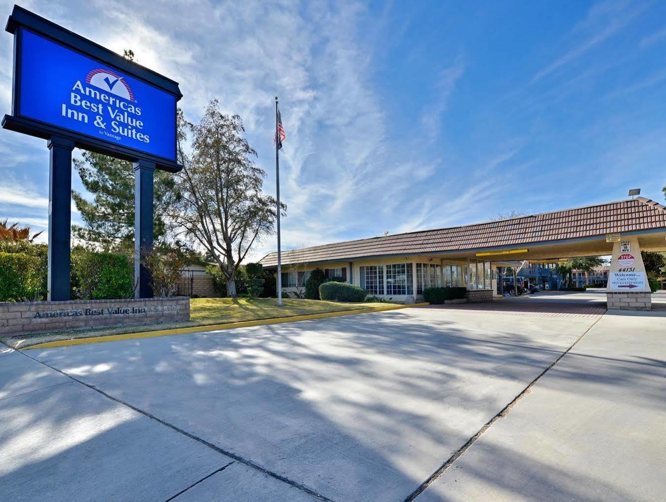 Americas Best Value Inn & Suites - Lancaster Extérieur photo